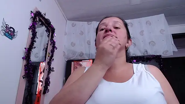 Snapshot of CristialJones_ chatting on October 20, 2025, 2:17 pm CristialJones online show from October 20, 2025, 2:17 pm