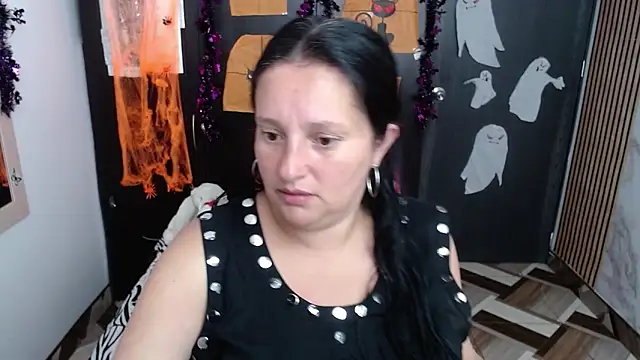 Snapshot of CristialJones_ chatting on October 30, 2025, 2:18 pm CristialJones online show from October 30, 2025, 2:18 pm