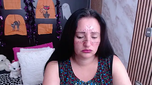 Snapshot of CristialJones_ chatting on November 1, 2025, 2:41 pm CristialJones online show from November 1, 2025, 2:41 pm