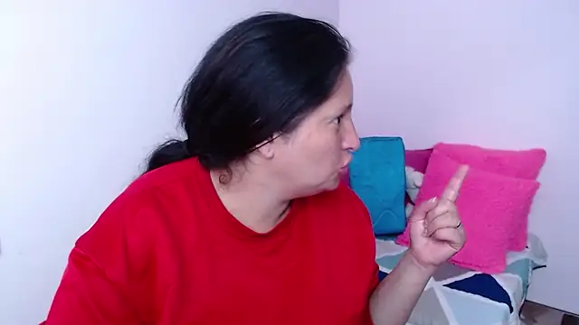 CristialJones  online show from February 4, 2026, 3:51 pm