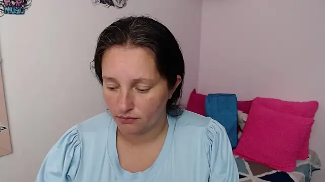 CristialJones  online show from February 5, 2026, 1:49 pm