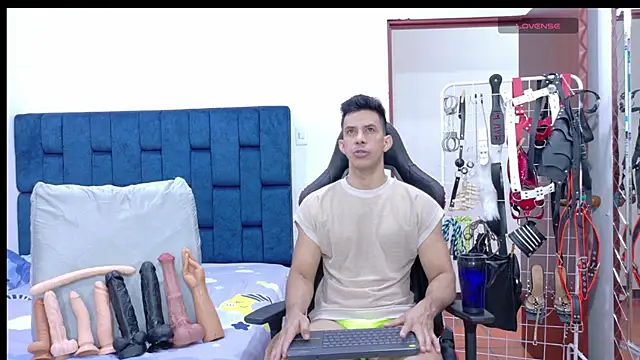 JoseRumbero26 online show from May 6, 2026, 11:59 am
