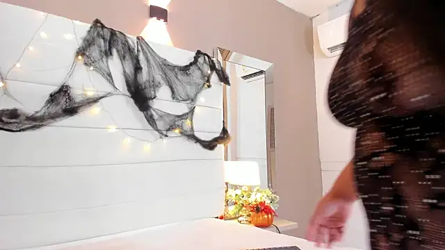 Snapshot of Lilly_2809_ chatting on October 22, 2025, 4:35 am Lilly 2809 online show from October 22, 2025, 4:35 am