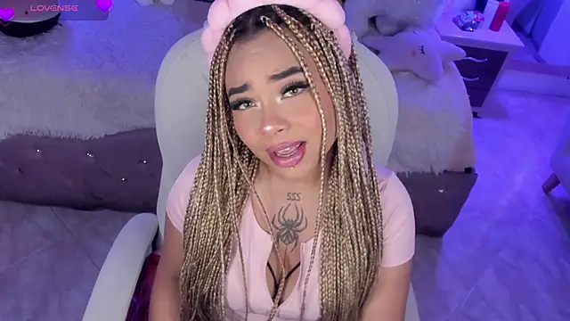 Snapshot of conny__curly chatting on March 18, 2025, 1:20 pm conny curly online show from March 18, 2025, 1:20 pm