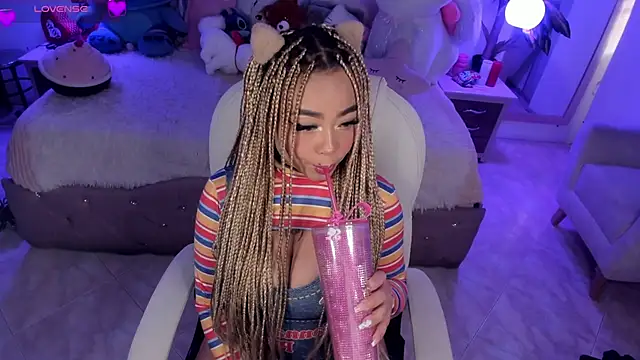 Snapshot of conny__curly chatting on March 20, 2025, 1:37 pm conny curly online show from March 20, 2025, 1:37 pm