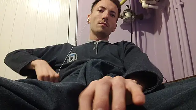 Snapshot of _Hocthus_ chatting on January 9, 2025, 6:15 pm Hocthus online show from January 9, 2025, 6:15 pm