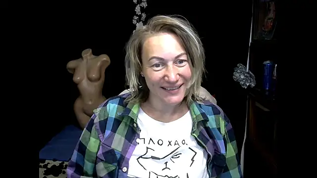 Snapshot of wLESLYMOSw chatting on September 25, 2025, 8:40 am wLESLYMOSw online show from September 25, 2025, 8:40 am