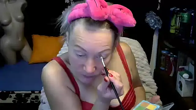 wLESLYMOSw online show from November 6, 2025, 8:15 am