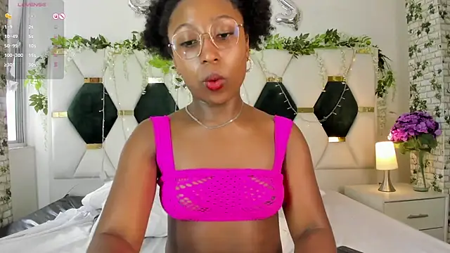 EmmaSanzz  online show from January 7, 2025, 11:26 am
