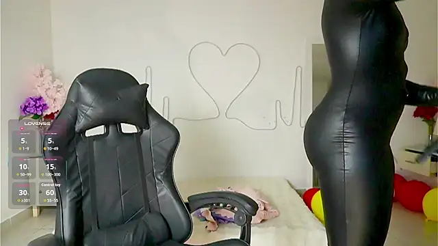 EmmaSanzz  online show from September 26, 2025, 11:47 am