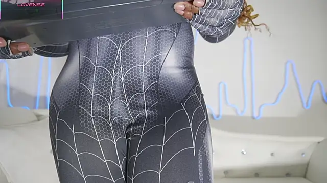 EmmaSanzz  online show from November 30, 2025, 11:47 am