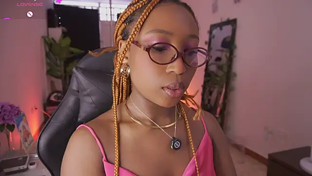 EmmaSanzz  online show from March 16, 2026, 3:49 pm