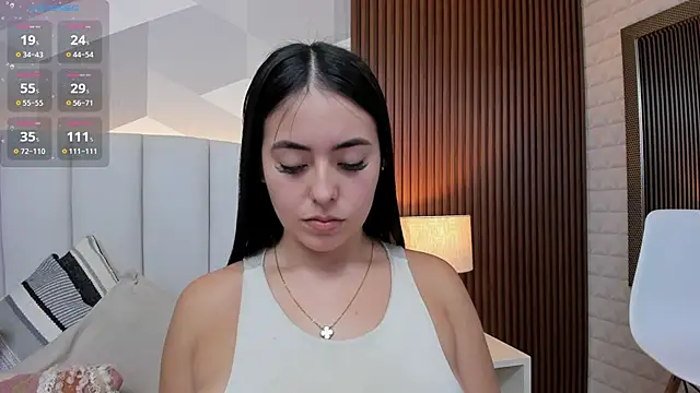 Julietasantos   online show from December 2, 2025, 6:25 pm