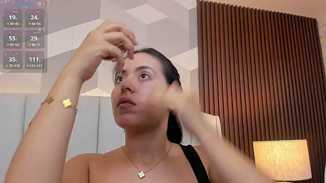 Julietasantos   online show from June 9, 2026, 6:41 pm