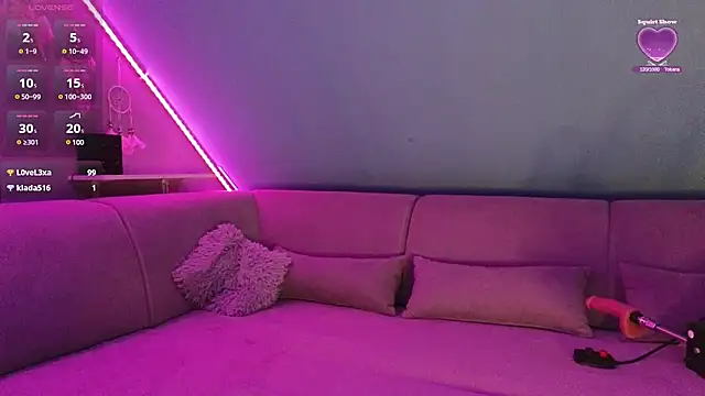 Snapshot of Terinn_Blu chatting on February 14, 2025, 6:12 am Terinn Blu online show from February 14, 2025, 6:12 am