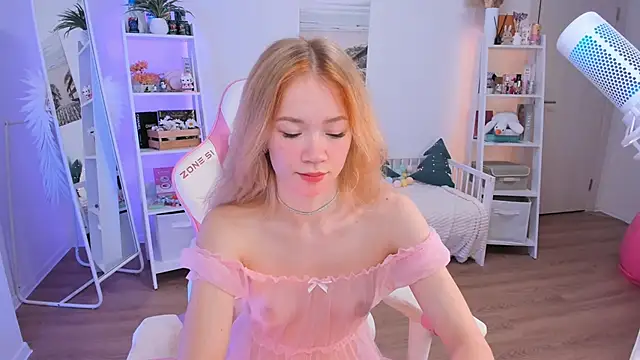Snapshot of Lily_Young chatting on December 15, 2024, 3:34 am Lily Young online show from December 15, 2024, 3:34 am