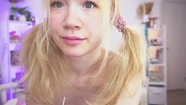 Snapshot of Lily_Young chatting on December 27, 2024, 8:35 am Lily Young online show from December 27, 2024, 8:35 am