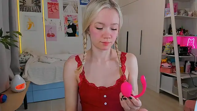 Lily Young online show from March 20, 2026, 3:22 am