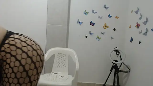 Snapshot of madonna101 chatting on October 15, 2025, 7:03 pm madonna101 online show from October 15, 2025, 7:03 pm