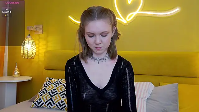 Snapshot of lessysweety chatting on October 16, 2025, 3:18 am lessysweety online show from October 16, 2025, 3:18 am