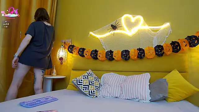 Snapshot of lessysweety chatting on October 23, 2025, 2:22 am lessysweety online show from October 23, 2025, 2:22 am