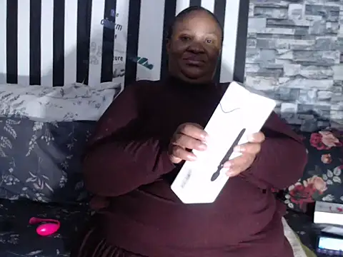 Snapshot of BigHotMatureXx chatting on September 27, 2025, 11:54 pm BigHotMatureXx online show from September 27, 2025, 11:54 pm