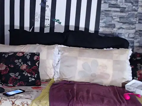 Snapshot of BigHotMatureXx chatting on October 15, 2025, 8:25 am BigHotMatureXx online show from October 15, 2025, 8:25 am