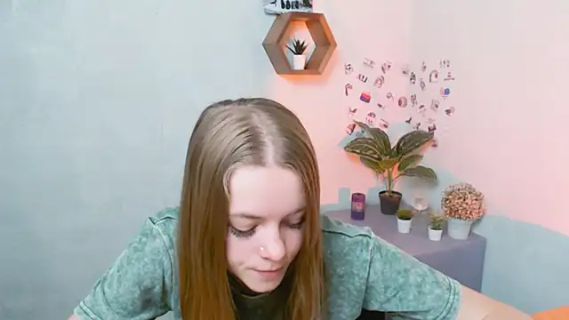 AliceFlirtt  online show from September 19, 2025, 8:49 am