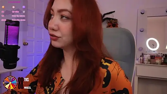 Snapshot of LilyVelvett chatting on October 2, 2025, 4:08 am LilyVelvett online show from October 2, 2025, 4:08 am