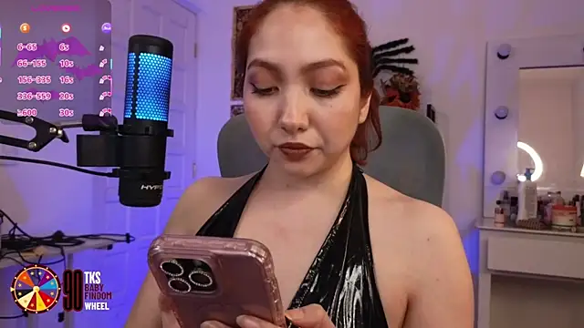 Snapshot of LilyVelvett chatting on October 7, 2025, 4:42 am LilyVelvett online show from October 7, 2025, 4:42 am