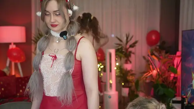 your favoritegirls online show from December 21, 2025, 1:46 am