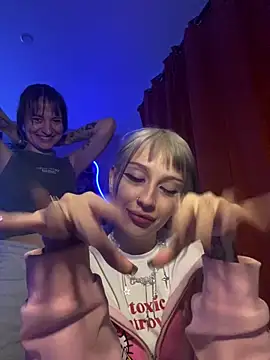 Dooubletroublee online show from November 13, 2025, 11:25 pm