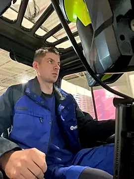 Ricoleckt online show from October 17, 2025, 5:48 pm