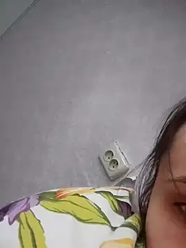 Snapshot of emeli_moon chatting on December 6, 2024, 11:22 am emeli moon online show from December 6, 2024, 11:22 am