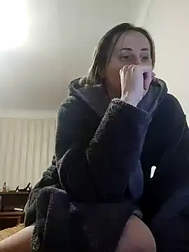 Snapshot of emeli_moon chatting on January 13, 2025, 8:15 pm emeli moon online show from January 13, 2025, 8:15 pm