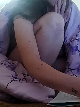 Snapshot of emeli_moon chatting on September 21, 2025, 6:53 pm emeli moon online show from September 21, 2025, 6:53 pm