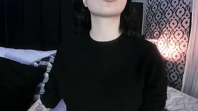 Adeelinee online show from March 3, 2026, 7:53 pm