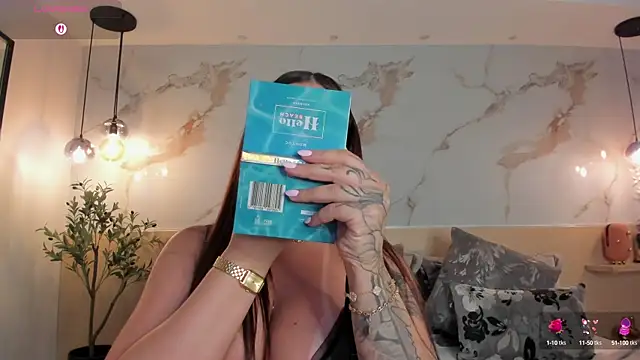 LeaThompson online show from October 4, 2025, 11:03 pm