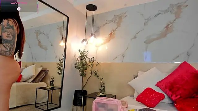 LeaThompson online show from February 2, 2026, 11:03 pm