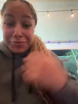 lovelymyah online show from March 3, 2025, 2:58 am