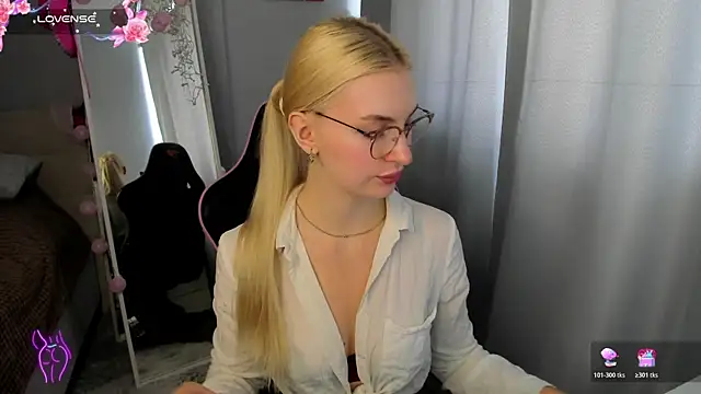 Snapshot of Kimmy_powell chatting on June 30, 2026, 4:02 am Kimmy powell online show from June 30, 2026, 4:02 am