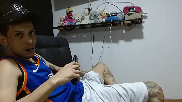 Benedettomichelrubi online show from January 31, 2025, 1:43 am