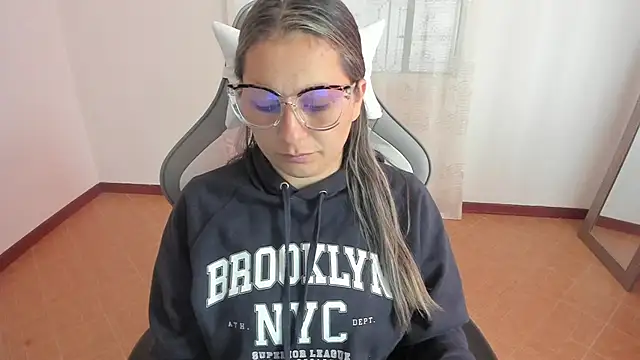 samantha  wilson online show from February 25, 2025, 12:13 pm