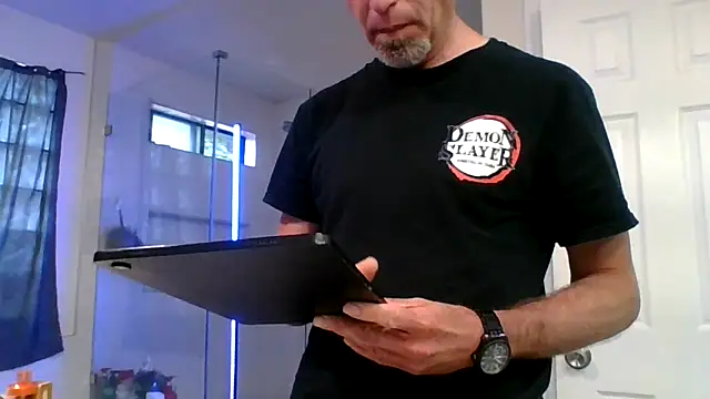 El Gizmo online show from May 3, 2026, 3:51 pm
