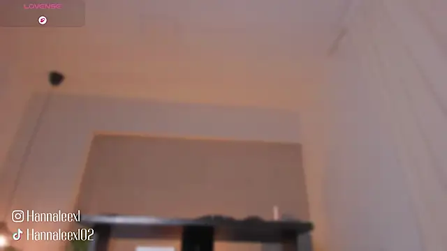 hanna lee02 online show from March 6, 2026, 12:12 pm