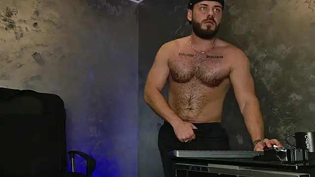 juliusmasters online show from November 21, 2025, 11:25 pm