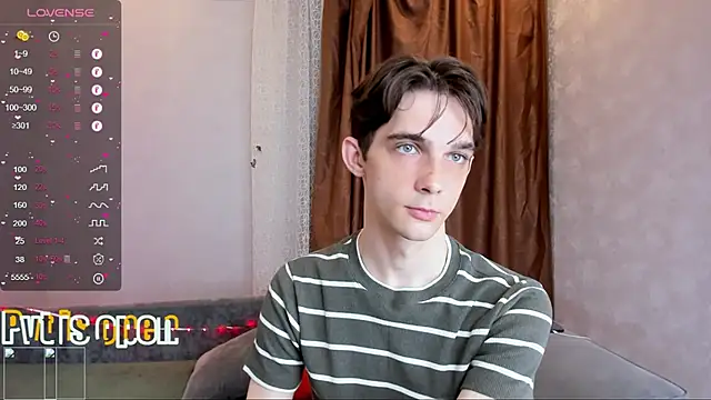 Snapshot of Aaron_Boom chatting on June 3, 2026, 1:19 am Aaron Boom online show from June 3, 2026, 1:19 am