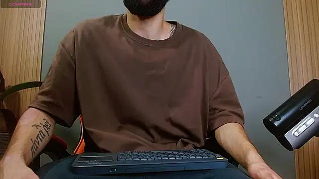 Snapshot of Mr_WhiteCock chatting on October 24, 2025, 12:19 am Mr WhiteCock online show from October 24, 2025, 12:19 am