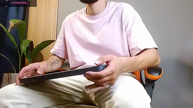 Snapshot of Mr_WhiteCock chatting on October 31, 2025, 11:50 pm Mr WhiteCock online show from October 31, 2025, 11:50 pm