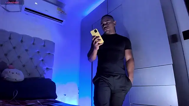 Snapshot of juande_24 chatting on October 18, 2025, 5:43 am juande 24 online show from October 18, 2025, 5:43 am